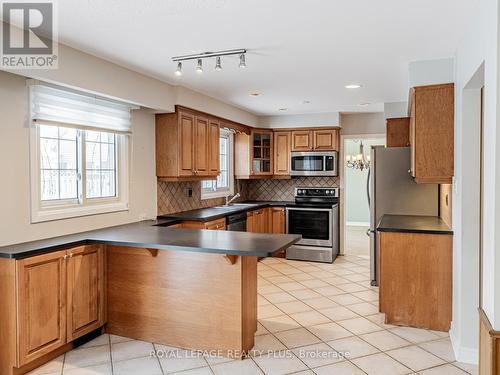 2923 Quetta Mews, Mississauga, ON - Indoor Photo Showing Kitchen