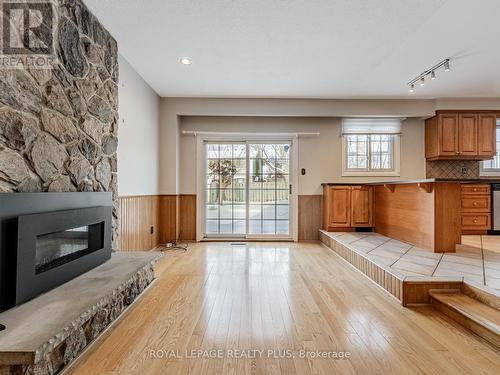 2923 Quetta Mews, Mississauga, ON - Indoor Photo Showing Living Room With Fireplace