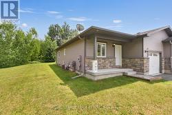 East side of semi has no neighbours, back or side. - 