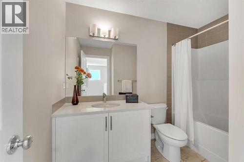 212 Edgefield Bay, Strathmore, AB - Indoor Photo Showing Bathroom