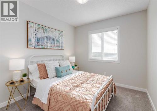 212 Edgefield Bay, Strathmore, AB - Indoor Photo Showing Bedroom