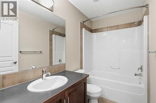 71 Panatella Hill Nw, Calgary, AB - Indoor Photo Showing Bathroom
