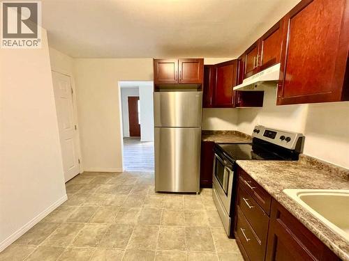 614 7 Avenue, Wainwright, AB - Indoor Photo Showing Kitchen