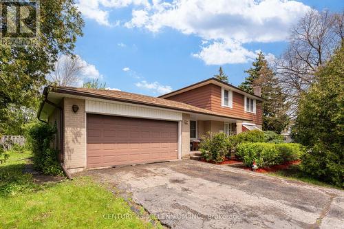 2 DURHAM CRESCENT  Brampton, ON L6T 2X6