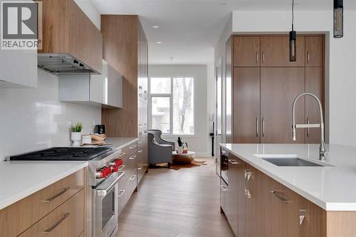 711 Imperial Way Sw, Calgary, AB - Indoor Photo Showing Kitchen With Upgraded Kitchen