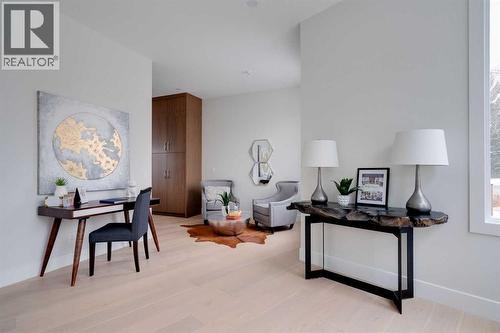 711 Imperial Way Sw, Calgary, AB - Indoor Photo Showing Other Room