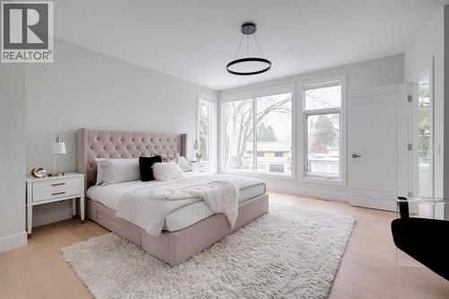 711 Imperial Way Sw, Calgary, AB - Indoor Photo Showing Bedroom