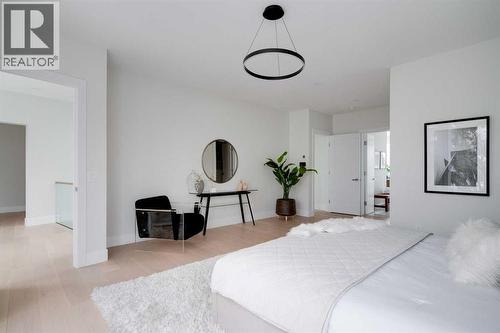711 Imperial Way Sw, Calgary, AB - Indoor Photo Showing Bedroom
