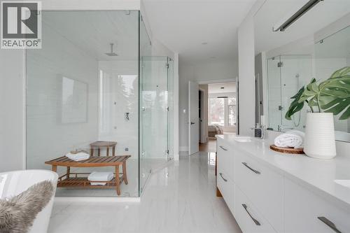 711 Imperial Way Sw, Calgary, AB - Indoor Photo Showing Other Room