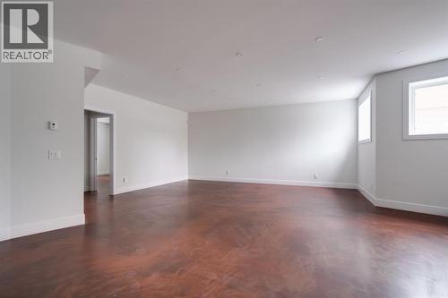 711 Imperial Way Sw, Calgary, AB - Indoor Photo Showing Other Room