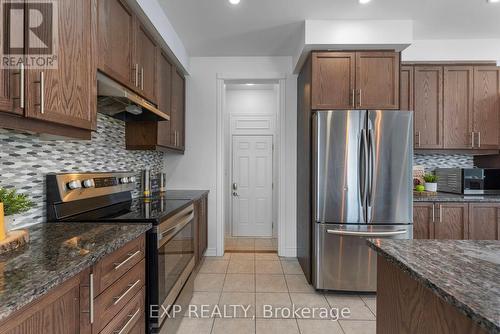 203 Grovehill Crescent, Kitchener, ON - Indoor Photo Showing Kitchen With Upgraded Kitchen