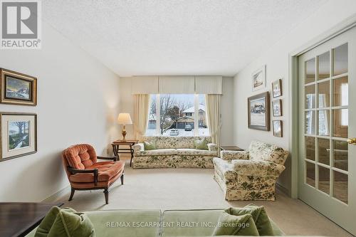 2320 Homer Drive, Burlington, ON - Indoor Photo Showing Living Room