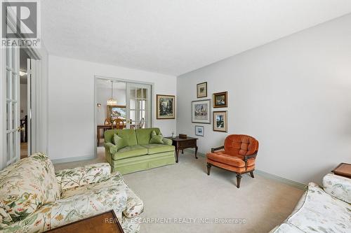 2320 Homer Drive, Burlington, ON - Indoor Photo Showing Living Room