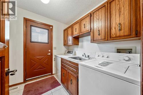40 Edforth Road Nw, Calgary, AB - Indoor Photo Showing Laundry Room