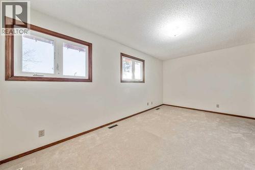 40 Edforth Road Nw, Calgary, AB - Indoor Photo Showing Other Room