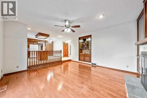 40 Edforth Road Nw, Calgary, AB - Indoor Photo Showing Other Room