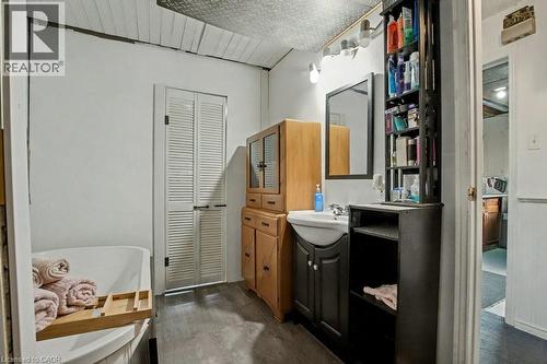 125 Ingleside Drive, Kitchener, ON - Indoor Photo Showing Bathroom