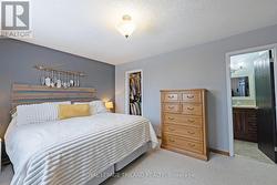 Primary bedroom with ensuite and walk-in closet - 
