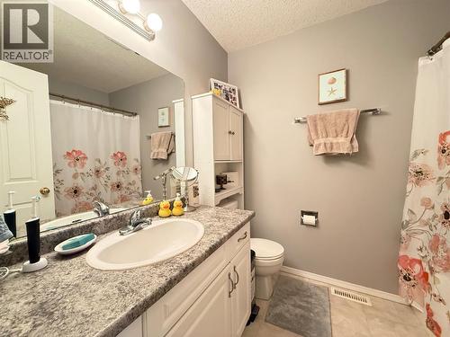 4006 65 Avenue, Lloydminster, AB - Indoor Photo Showing Bathroom