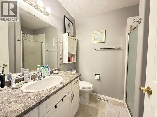4006 65 Avenue, Lloydminster, AB - Indoor Photo Showing Bathroom