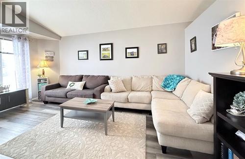 4006 65 Avenue, Lloydminster, AB - Indoor Photo Showing Living Room