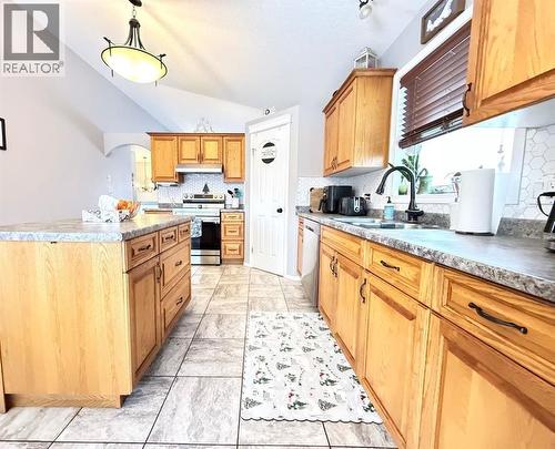 4006 65 Avenue, Lloydminster, AB - Indoor Photo Showing Kitchen