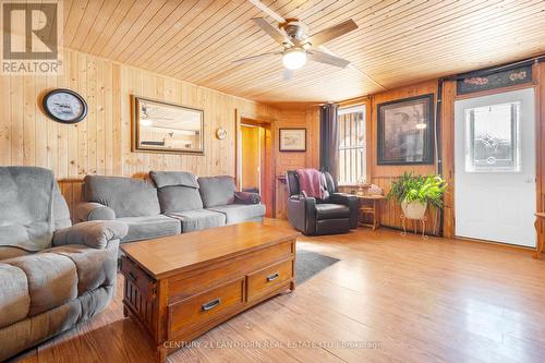 521 Fuller Road, Centre Hastings, ON - Indoor Photo Showing Living Room