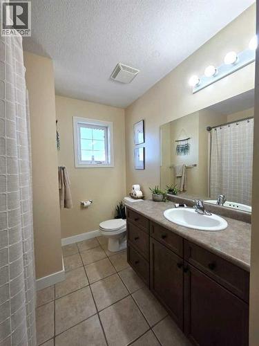 Main Bathroom - 1, 2602 11 Avenue, Wainwright, AB - Indoor Photo Showing Bathroom