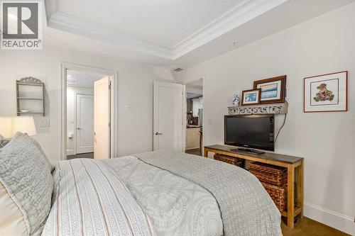105, 121 Quarry Way Se, Calgary, AB - Indoor Photo Showing Bedroom
