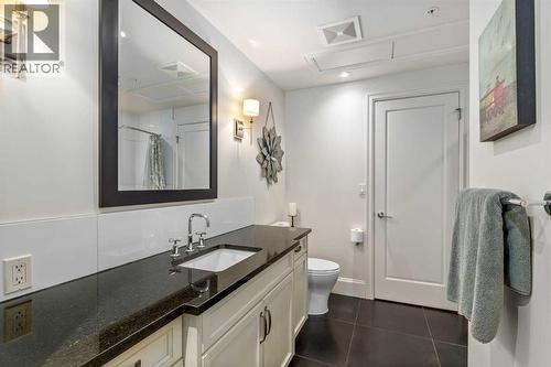 105, 121 Quarry Way Se, Calgary, AB - Indoor Photo Showing Bathroom