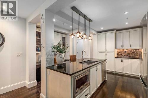 105, 121 Quarry Way Se, Calgary, AB - Indoor Photo Showing Kitchen With Double Sink