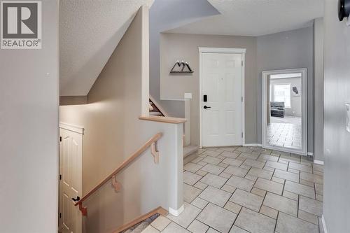 162 Somerside Crescent Sw, Calgary, AB - Indoor Photo Showing Other Room
