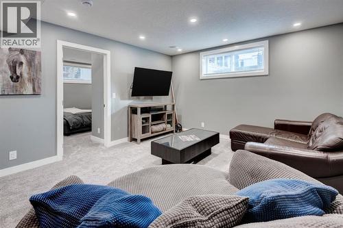 162 Somerside Crescent Sw, Calgary, AB - Indoor