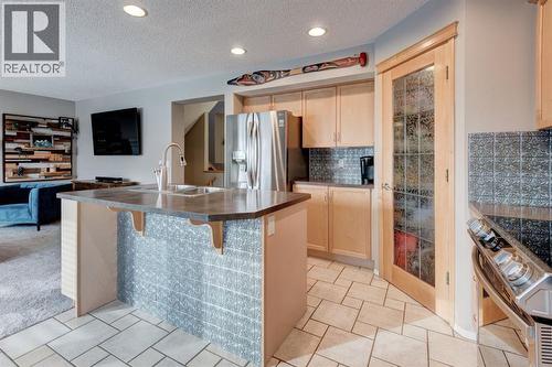 162 Somerside Crescent Sw, Calgary, AB - Indoor Photo Showing Kitchen With Double Sink