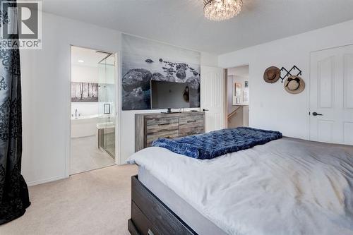 162 Somerside Crescent Sw, Calgary, AB - Indoor Photo Showing Bedroom