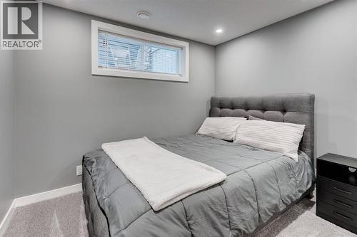 162 Somerside Crescent Sw, Calgary, AB - Indoor Photo Showing Bedroom