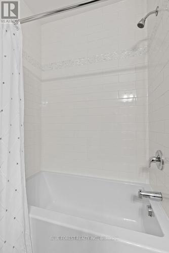 111 - 2250 Buroak Drive, London North (North S), ON - Indoor Photo Showing Bathroom