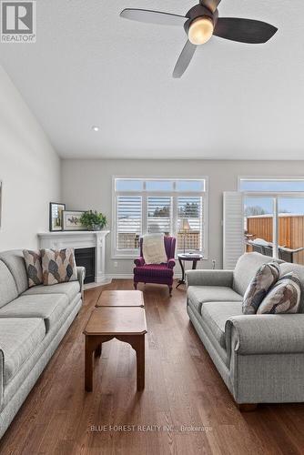 111 - 2250 Buroak Drive, London North (North S), ON - Indoor Photo Showing Living Room
