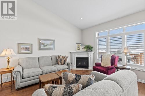 111 - 2250 Buroak Drive, London North (North S), ON - Indoor Photo Showing Living Room With Fireplace