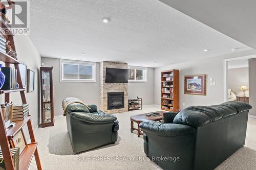 111 - 2250 Buroak Drive, London North (North S), ON - Indoor With Fireplace