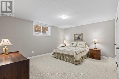 111 - 2250 Buroak Drive, London North (North S), ON - Indoor Photo Showing Bedroom