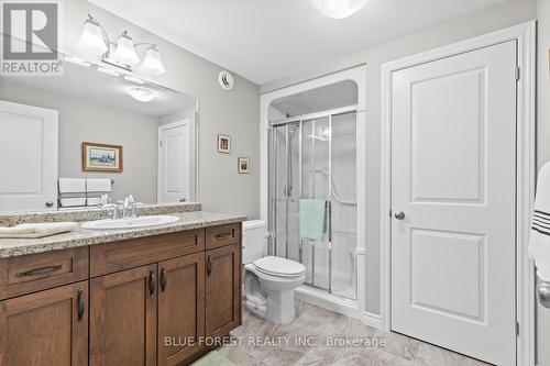 111 - 2250 Buroak Drive, London North (North S), ON - Indoor Photo Showing Bathroom
