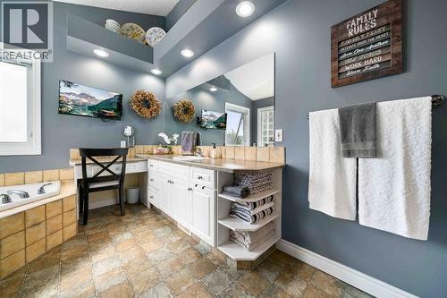 110 Redcliff Way Sw, Redcliff, AB - Indoor