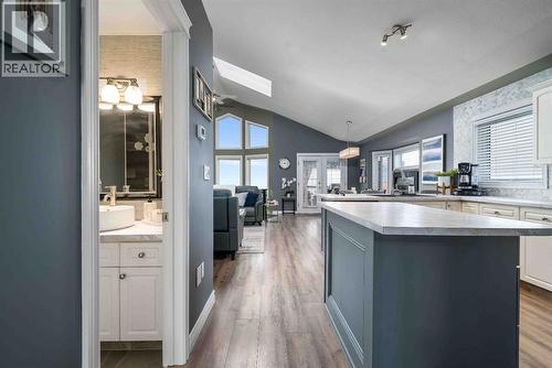 110 Redcliff Way Sw, Redcliff, AB - Indoor