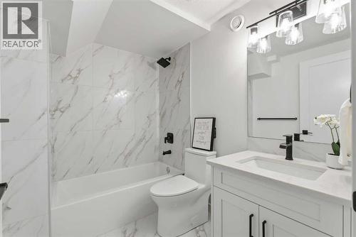 4904 Valiant Drive Nw, Calgary, AB - Indoor Photo Showing Bathroom