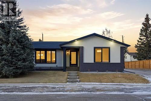 4904 Valiant Drive Nw, Calgary, AB - Outdoor