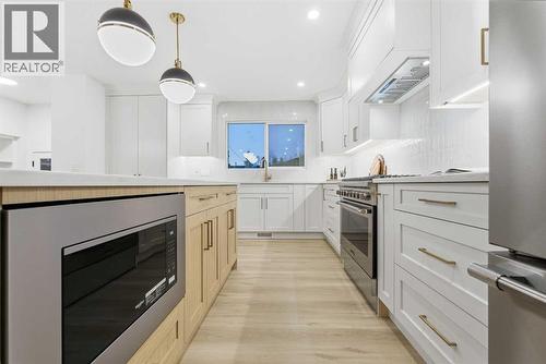 4904 Valiant Drive Nw, Calgary, AB - Indoor Photo Showing Kitchen With Upgraded Kitchen