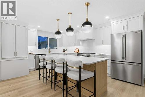 4904 Valiant Drive Nw, Calgary, AB - Indoor Photo Showing Kitchen With Upgraded Kitchen