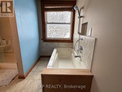 Main level Bathroom - 