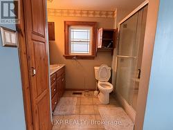 Main level Bathroom - 